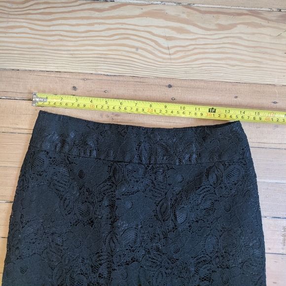 Banana Republic Lace Pencil Skirt - Picture 2 of 6